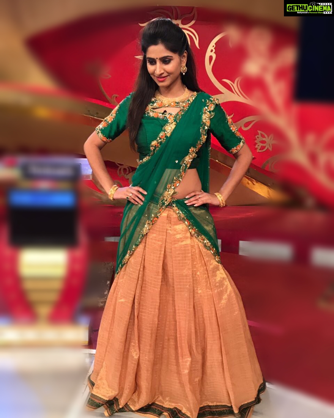 Varshini Sounderajan Instagram - For #starmahila in @sonyfashions_sonyreddy jewels by @adhistajewellery papa thank you soo much❤️