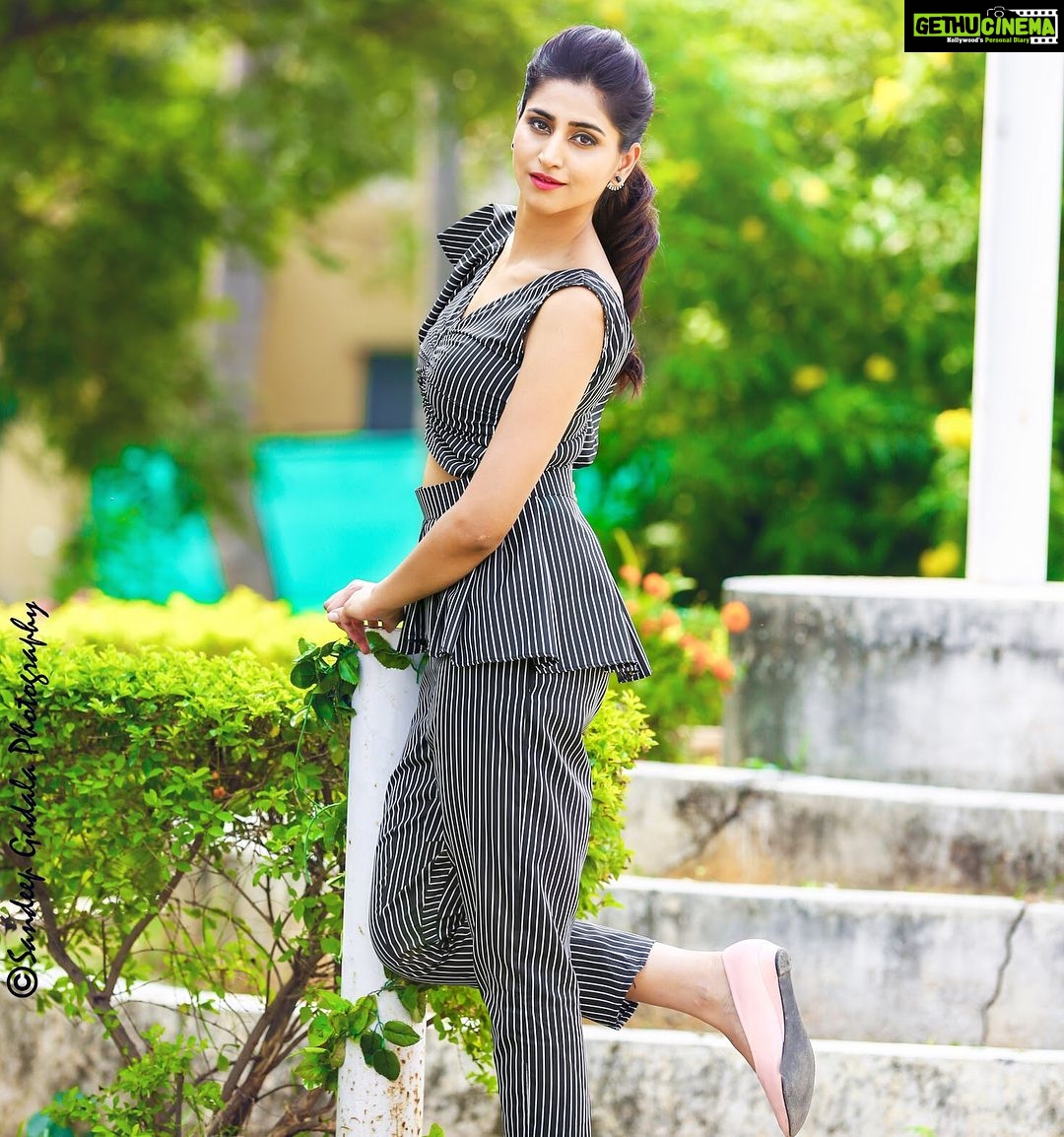 Varshini Sounderajan Instagram - For #dhee10 tonight in @dhiyuu @varun_rao_v PC @sandeepgudalaphotography #etv