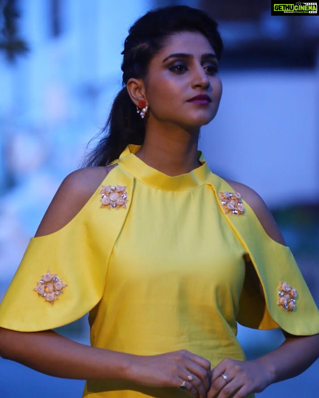 Varshini Sounderajan Instagram - I know m late but How many of them watched #dhee10 yesterday Costume @dhiyuu @varun_rao_v Jewerly @adhistajewellery PC @sandeepgudalaphotography @kalyan