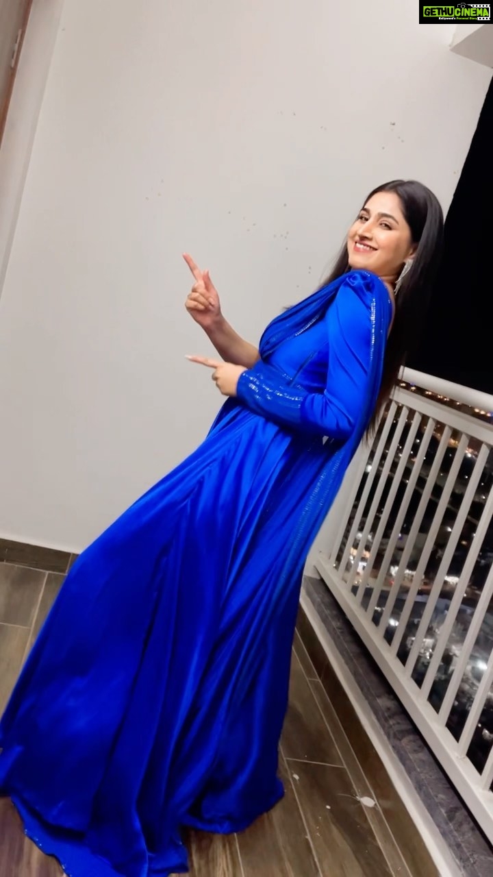Varshini Sounderajan Instagram - 💙💙💙 @varshini_sounderajan 😘 Outfit: @navya.marouthu 😍 . . . #navyamarouthu #varshinisounderajan #movie #prerelease #mallimodalaindi #zee5 #varshini
