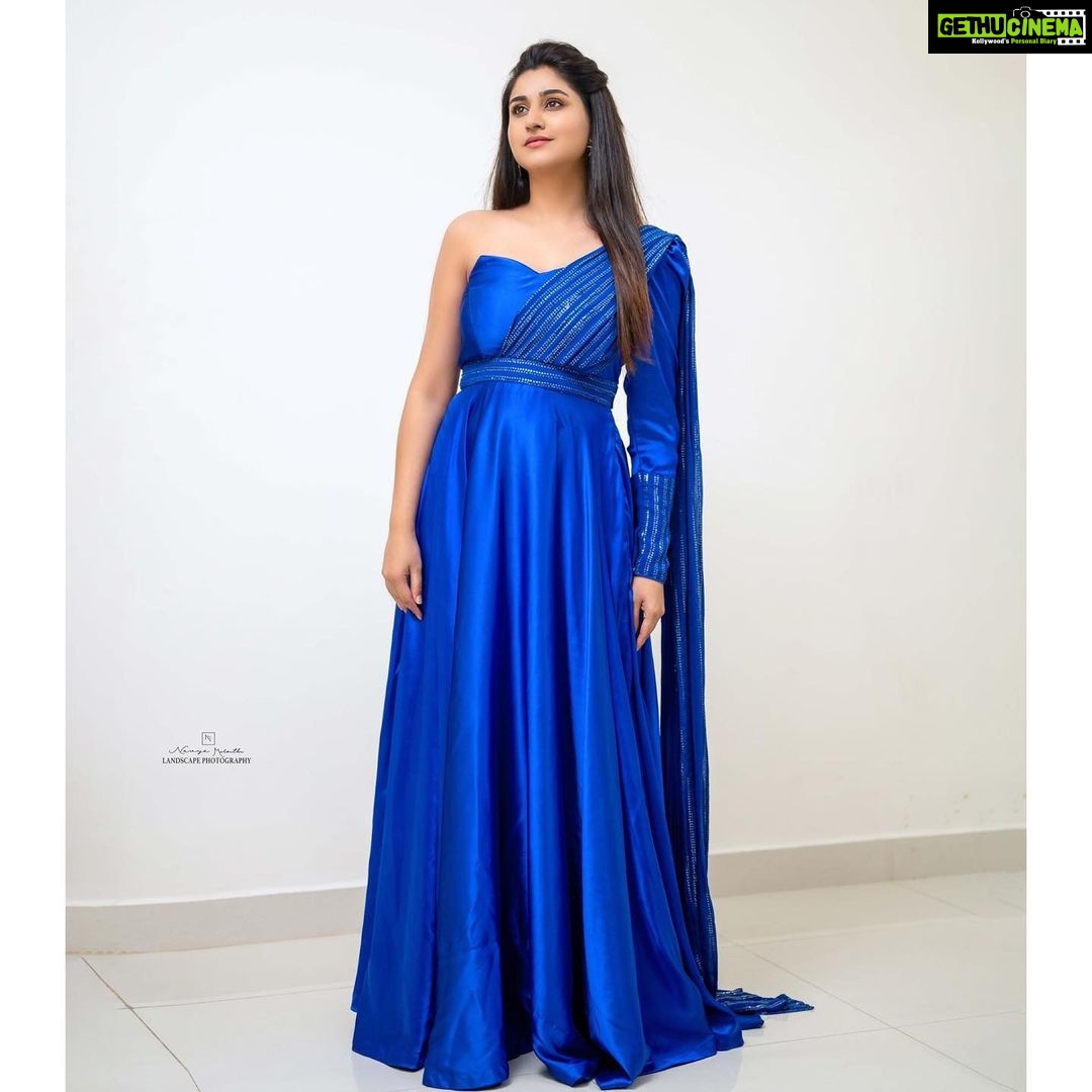 Varshini Sounderajan Instagram - Outfit @navya.marouthu Make n hair @makeup_by_amulya PC @landscapephotography19