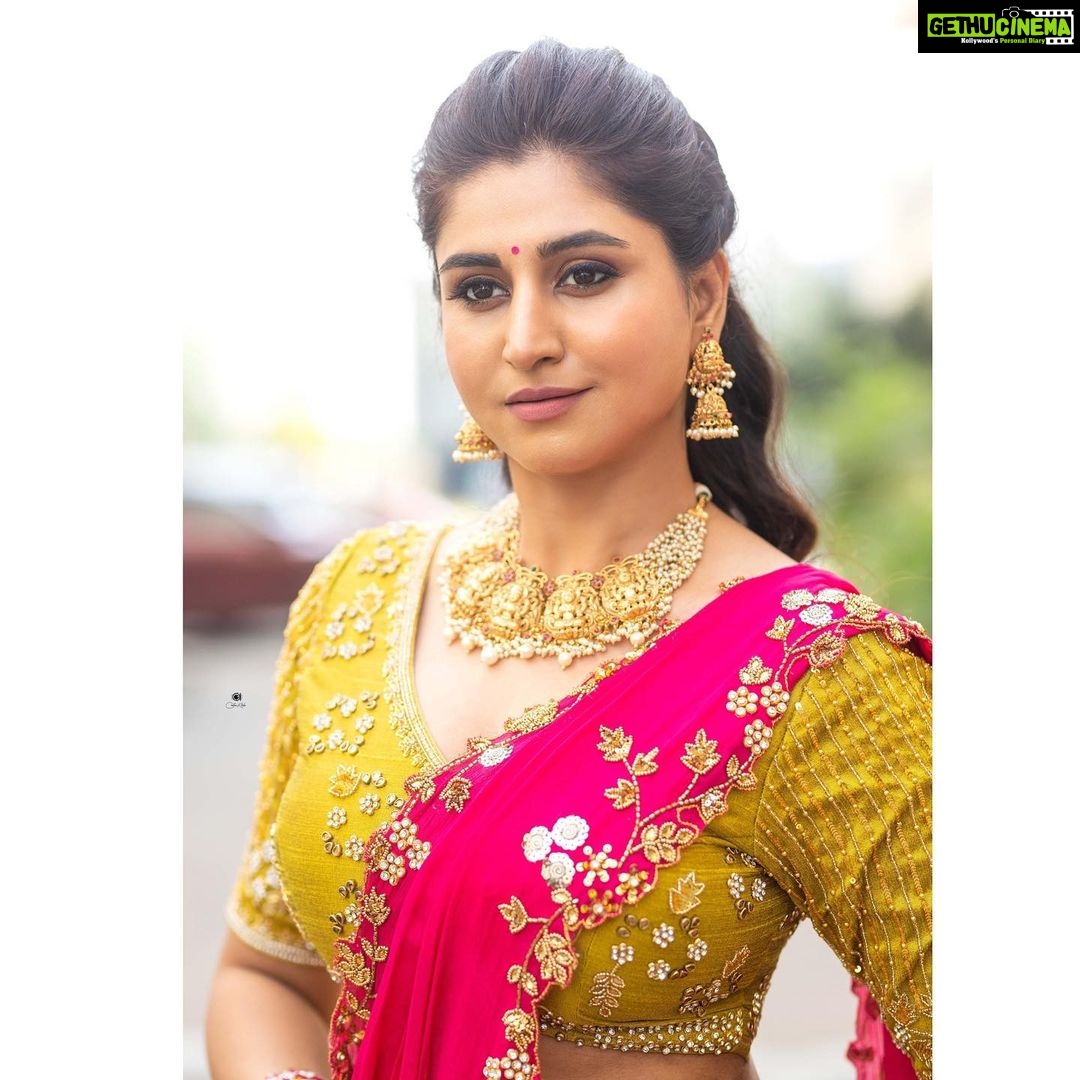 Varshini Sounderajan Instagram - Andariki Sankranthi Subhakanshalu🙏 Watch #maasankrathiveduka on @starmaa @12:00pm Wearing @firoz_design_studio Makeup @venu_makeupandhair Jewellery @spurthi_jewels PC @chinthuu_klicks
