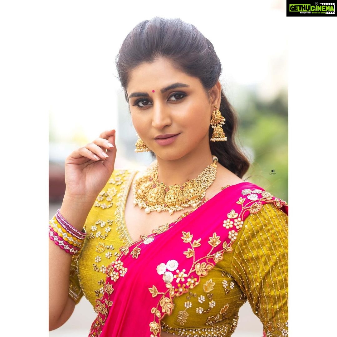Varshini Sounderajan Instagram - Andariki Sankranthi Subhakanshalu🙏 Watch #maasankrathiveduka on @starmaa @12:00pm Wearing @firoz_design_studio Makeup @venu_makeupandhair Jewellery @spurthi_jewels PC @chinthuu_klicks