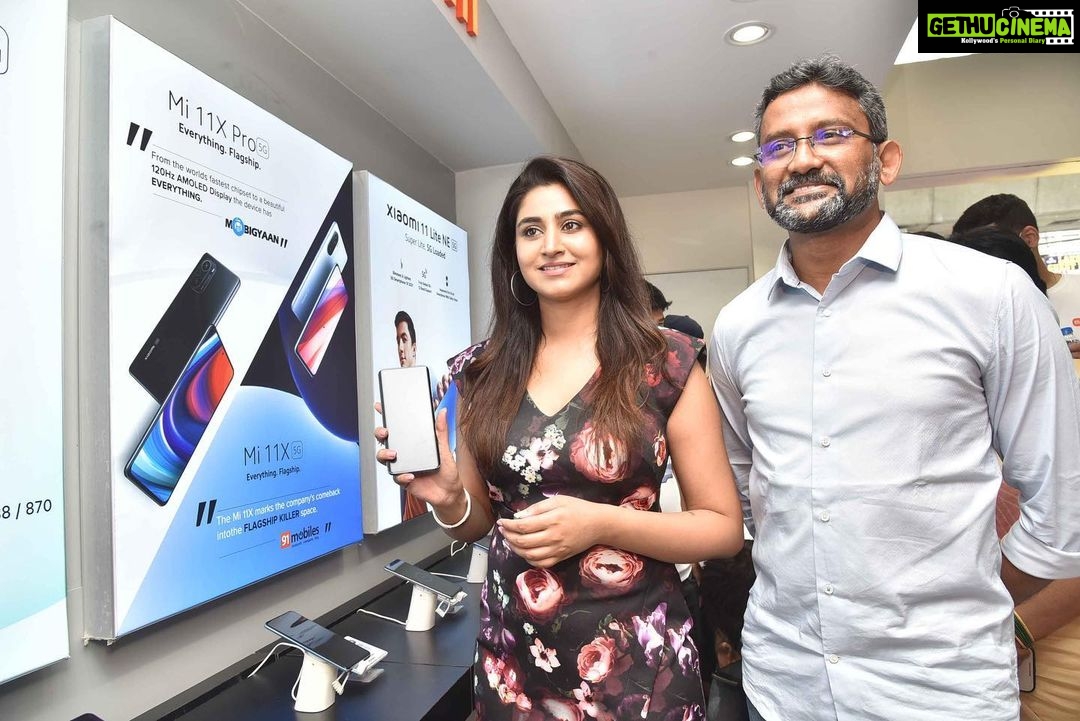 Varshini Sounderajan Instagram - Had Pleasure of Unveiling Mi Home Store by Xiaomi India, "The Future Tech Store by XIAOMI" at Madhapur, Hyderabad.