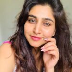Varshini Sounderajan Instagram – We glow differently when we r happy and that’s what is showing on my face. Thank you universe🙏 
Just felt like sharing it with you guys😘 
#happyme #gratitude #lovemylife
