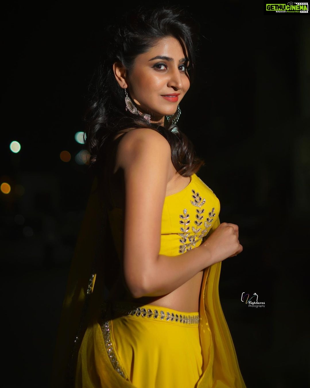 Varshini Sounderajan Instagram - For #comedystars tomm @starmaa #1:30pm @imashwinbabu @errollasantosh @poojarao_ananth Wearing @firoz_design_studio Hair @fairies_and_brides PC @v_capturesphotography