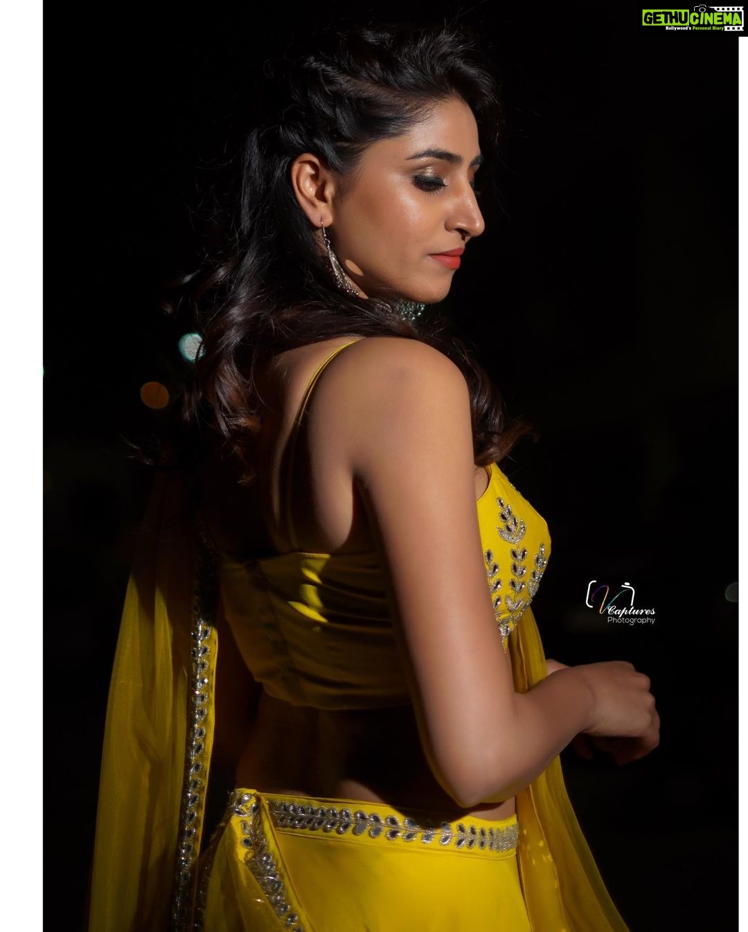 Varshini Sounderajan Instagram - For #comedystars tomm @starmaa #1:30pm @imashwinbabu @errollasantosh @poojarao_ananth Wearing @firoz_design_studio Hair @fairies_and_brides PC @v_capturesphotography