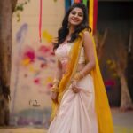 Varshini Sounderajan Instagram - Wishing you all a very happy Holi Costume @firoz_design_studio Makeup @venu_makeupandhair Hair @gopi_bridal_makeovers PC @v_capturesphotography