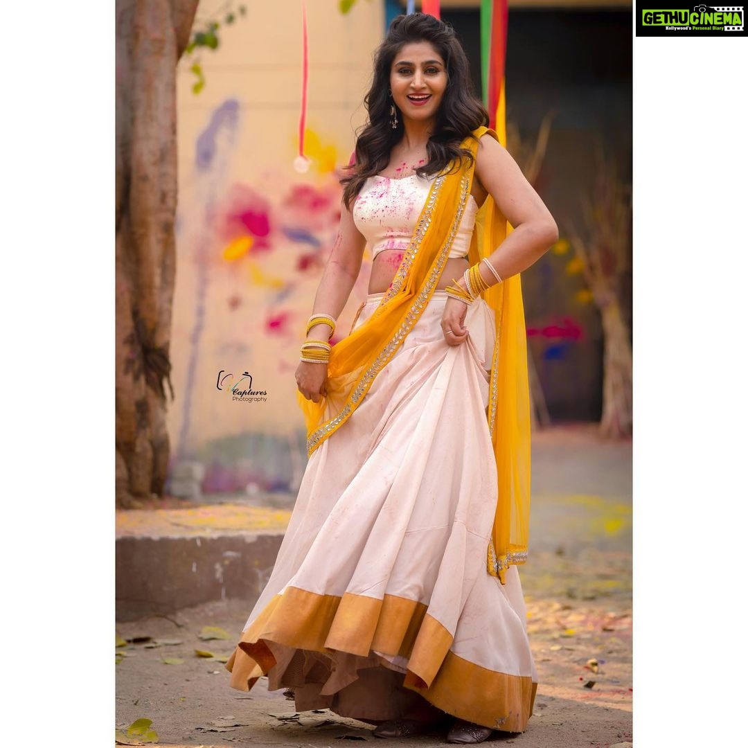 Varshini Sounderajan Instagram - Wishing you all a very happy Holi Costume @firoz_design_studio Makeup @venu_makeupandhair Hair @gopi_bridal_makeovers PC @v_capturesphotography