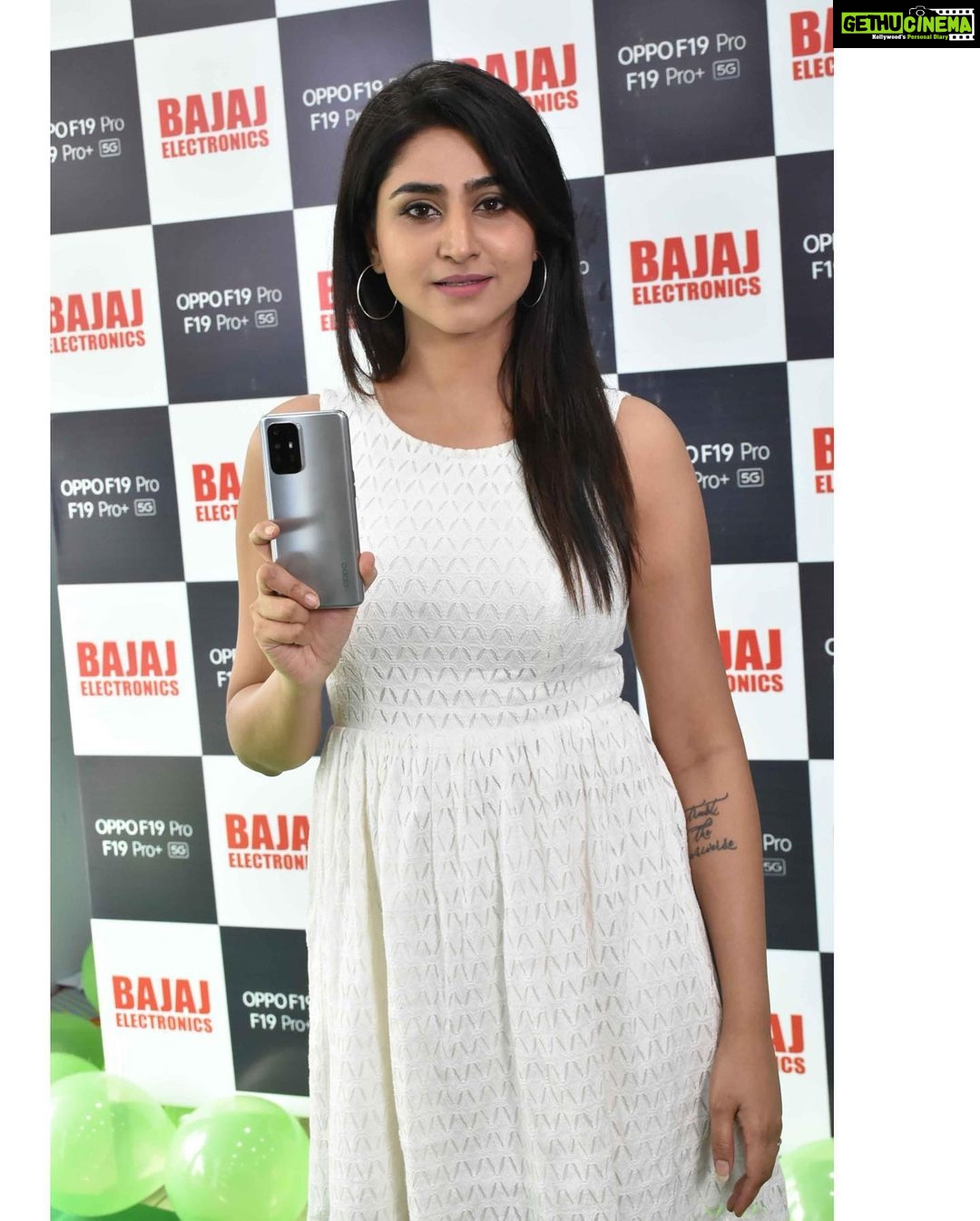 Varshini Sounderajan Instagram - It was pleasure unveiling OPPO F19 PRO+ 5G Smartphone at my favorite @BajajelectronicsIndia 85th Store of #BajajElectronics at Himayathnagar in Hyderabad.Friends its the All new store of Bajaj Electronics and 85th Store of Bajaj Electronics in Telangana and A.P...Friends U can have your hands on this all new OPPO F19 PRO+ 5G at any @BajajElectronicsIndia Store near you. #OPPO #BajajElectronics