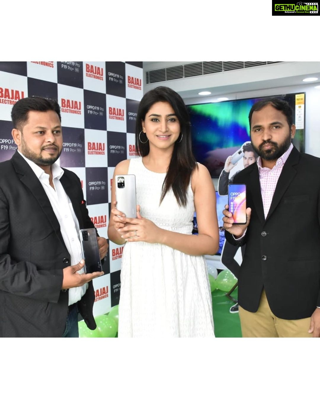 Varshini Sounderajan Instagram - It was pleasure unveiling OPPO F19 PRO+ 5G Smartphone at my favorite @BajajelectronicsIndia 85th Store of #BajajElectronics at Himayathnagar in Hyderabad.Friends its the All new store of Bajaj Electronics and 85th Store of Bajaj Electronics in Telangana and A.P...Friends U can have your hands on this all new OPPO F19 PRO+ 5G at any @BajajElectronicsIndia Store near you. #OPPO #BajajElectronics