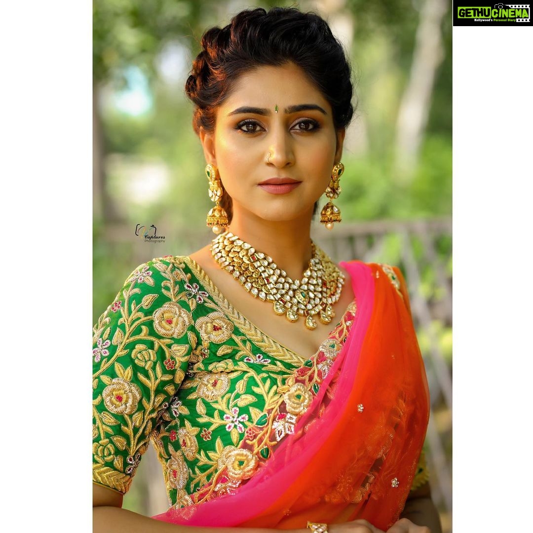 Varshini Sounderajan Instagram - Watch #akkaevareathagadu @9am only #etv Costume @bhargavi.amirineni Makeup @shearsandbrushes_thesalon Hair @gopi_bridal_makeovers Jewellery @kushalsfashionjewellery PC @v_capturesphotography