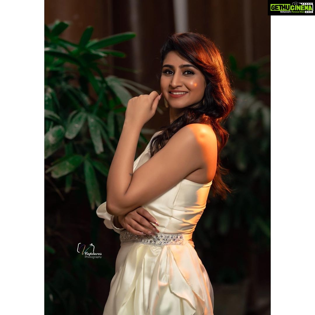 Varshini Sounderajan Instagram - For #comedystars every Sunday 1:30pm @starmaa Wearing @firoz_design_studio Earrings @houseofqc Hair @gopi_bridal_makeovers PC @v_capturesphotography