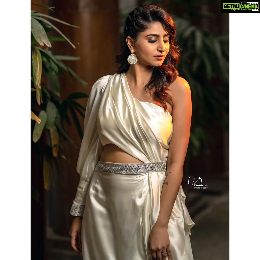 Varshini Sounderajan Instagram - For #comedystars every Sunday 1:30pm @starmaa Wearing @firoz_design_studio Earrings @houseofqc Hair @gopi_bridal_makeovers PC @v_capturesphotography