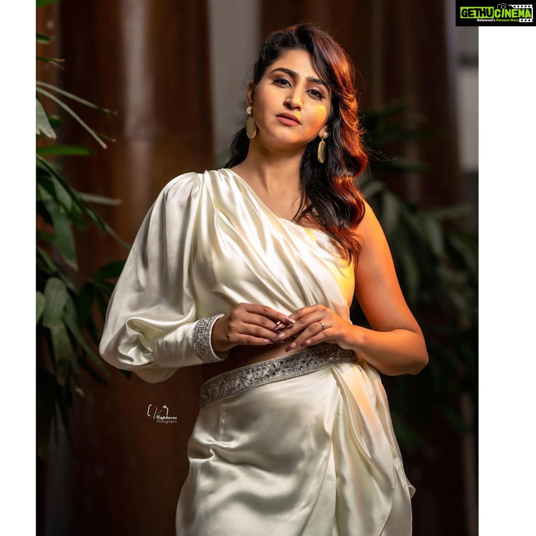 Varshini Sounderajan Instagram - For #comedystars every Sunday 1:30pm @starmaa Wearing @firoz_design_studio Earrings @houseofqc Hair @gopi_bridal_makeovers PC @v_capturesphotography