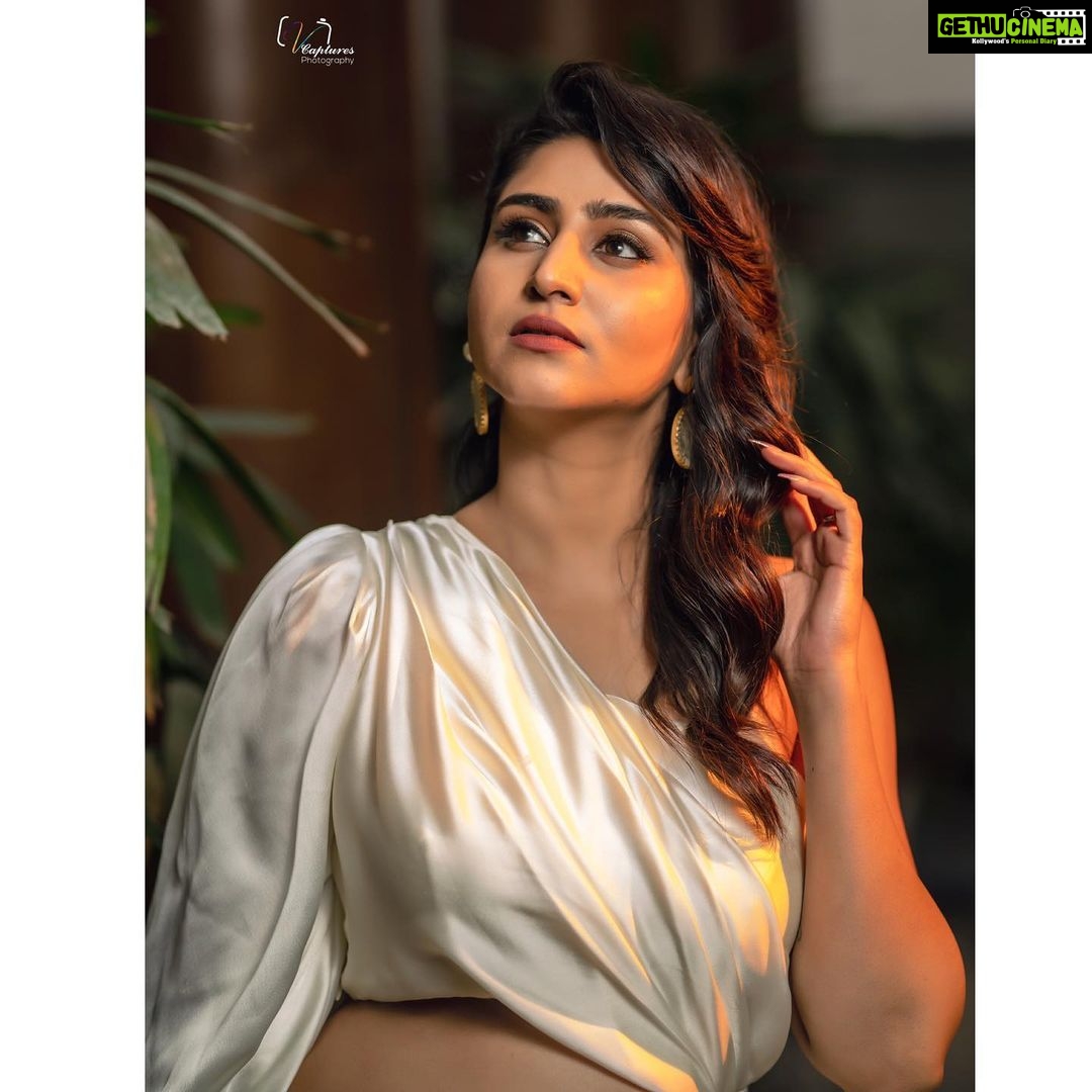 Varshini Sounderajan Instagram - For #comedystars every Sunday 1:30pm @starmaa Wearing @firoz_design_studio Earrings @houseofqc Hair @gopi_bridal_makeovers PC @v_capturesphotography