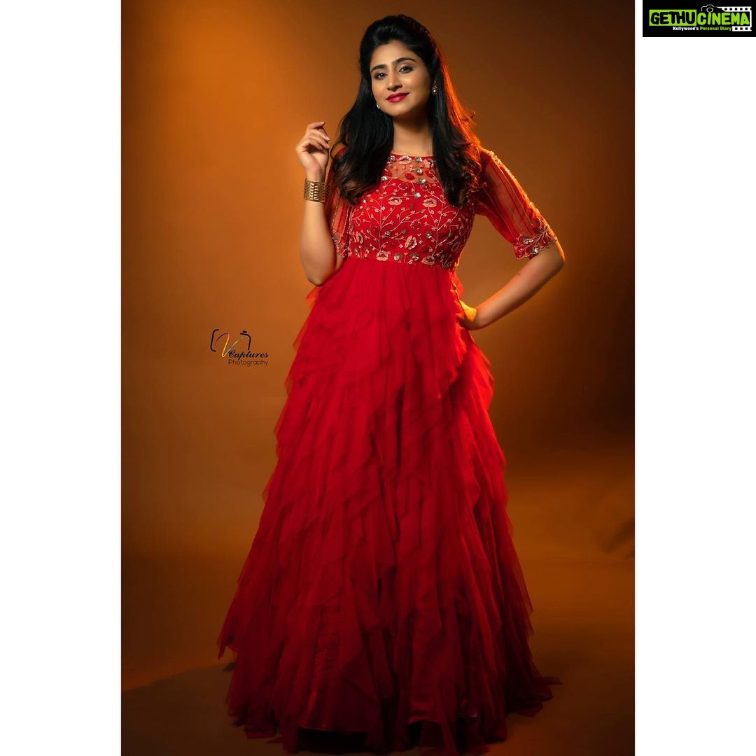 Varshini Sounderajan Instagram - Andariki Sankranthi shubhakanshalu🙏🙏 Wearing @divya_varun_official Makeup @shearsandbrushes_thesalon PC @v_capturesphotography