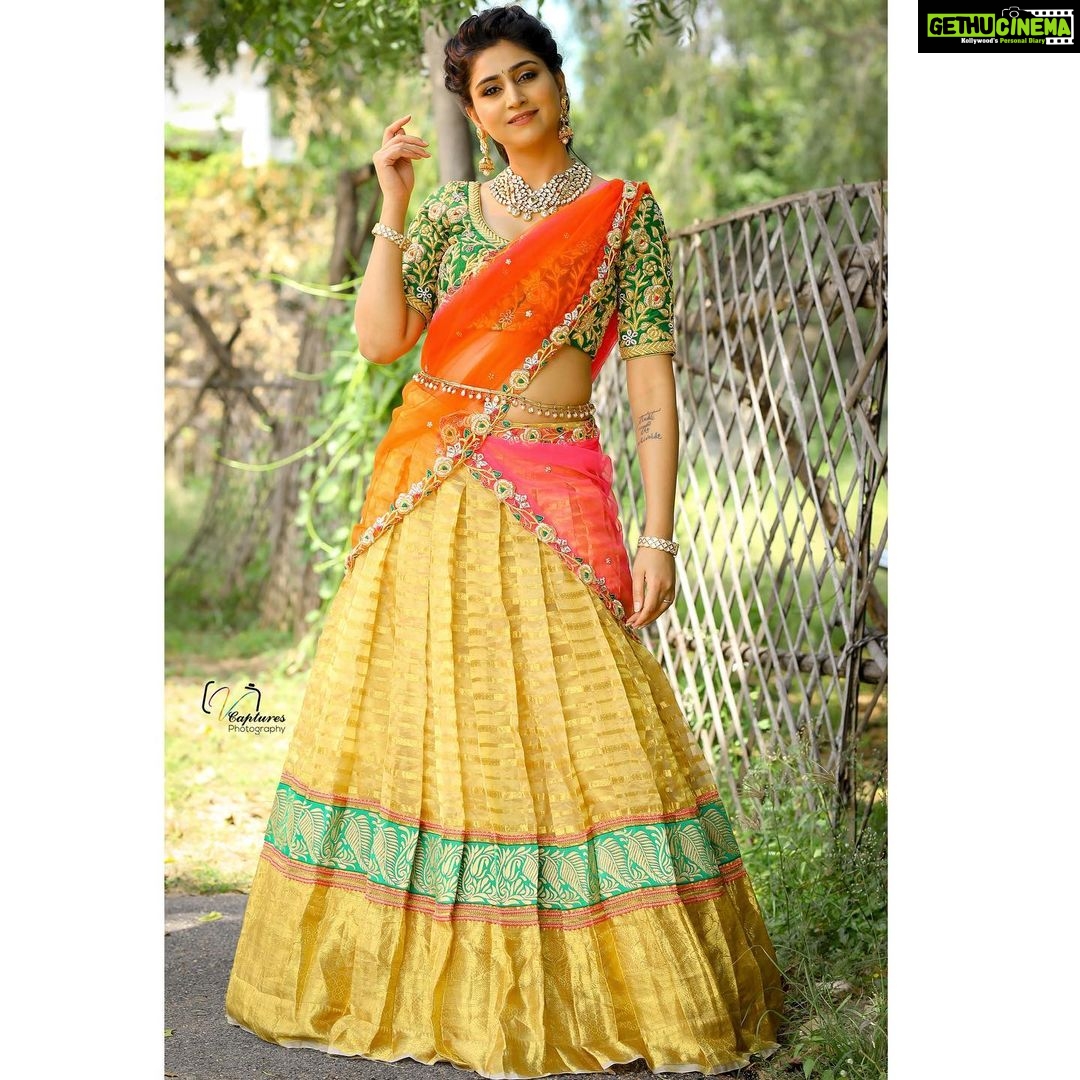 Varshini Sounderajan Instagram - Watch #akkaevareathagadu @9am only #etv Costume @bhargavi.amirineni Makeup @shearsandbrushes_thesalon Hair @gopi_bridal_makeovers Jewellery @kushalsfashionjewellery PC @v_capturesphotography