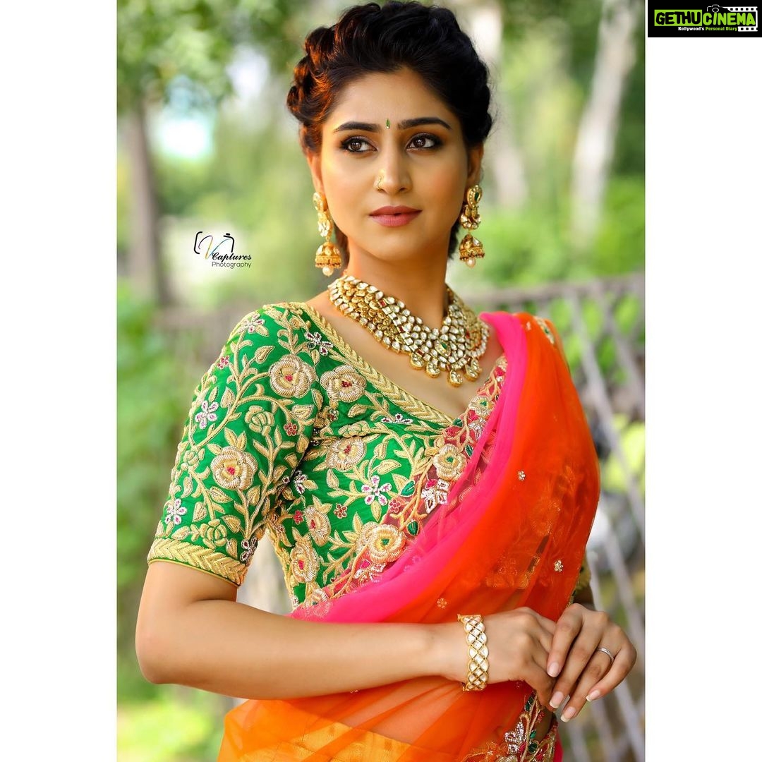 Varshini Sounderajan Instagram - Watch #akkaevareathagadu @9am only #etv Costume @bhargavi.amirineni Makeup @shearsandbrushes_thesalon Hair @gopi_bridal_makeovers Jewellery @kushalsfashionjewellery PC @v_capturesphotography