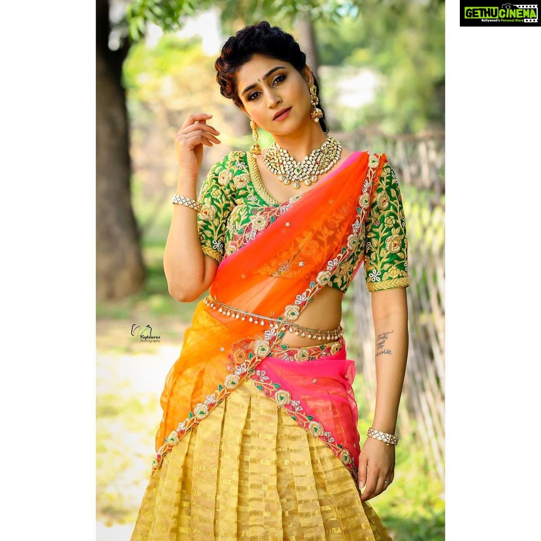 Varshini Sounderajan Instagram - Watch #akkaevareathagadu @9am only #etv Costume @bhargavi.amirineni Makeup @shearsandbrushes_thesalon Hair @gopi_bridal_makeovers Jewellery @kushalsfashionjewellery PC @v_capturesphotography