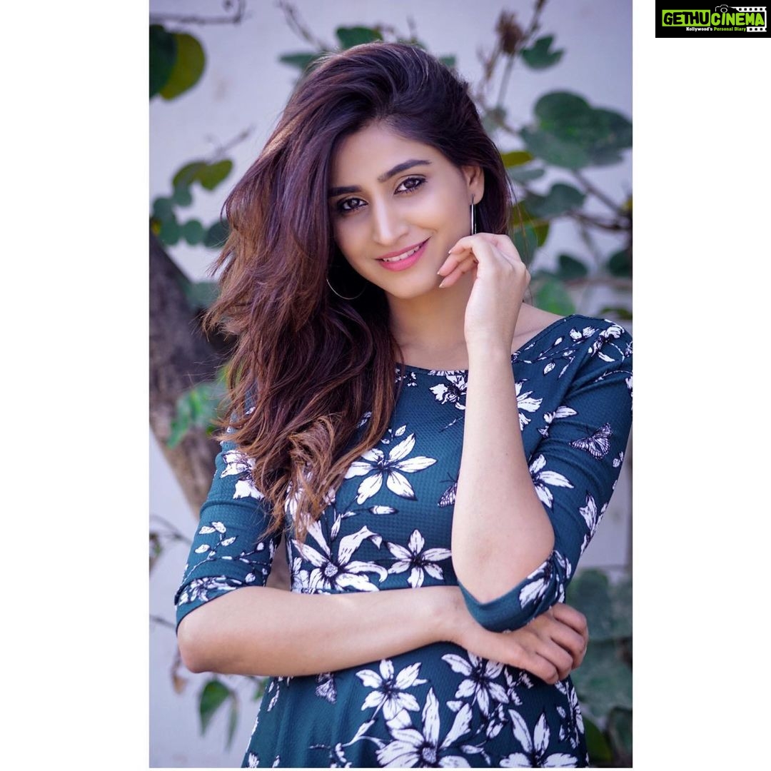 Varshini Sounderajan Instagram - Having expectations of others means you are trying to fix their lives. Don’t do that. Fix ur own life - that is freedom.