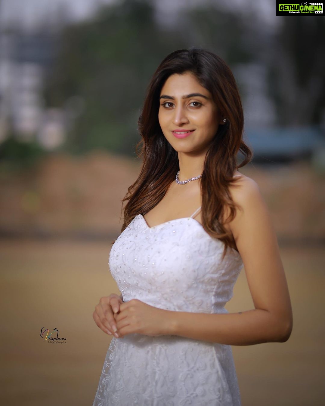 Varshini Sounderajan Instagram - Hey people!!