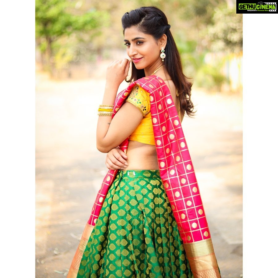 Varshini Sounderajan Instagram - Andariki ugadi subhakanshalu🙏 Wearing @firoz_design_studio for #pandagasirpandagaanthe only on #etv at #9am Jewelry @diya.jewellery PC @unveil_frames