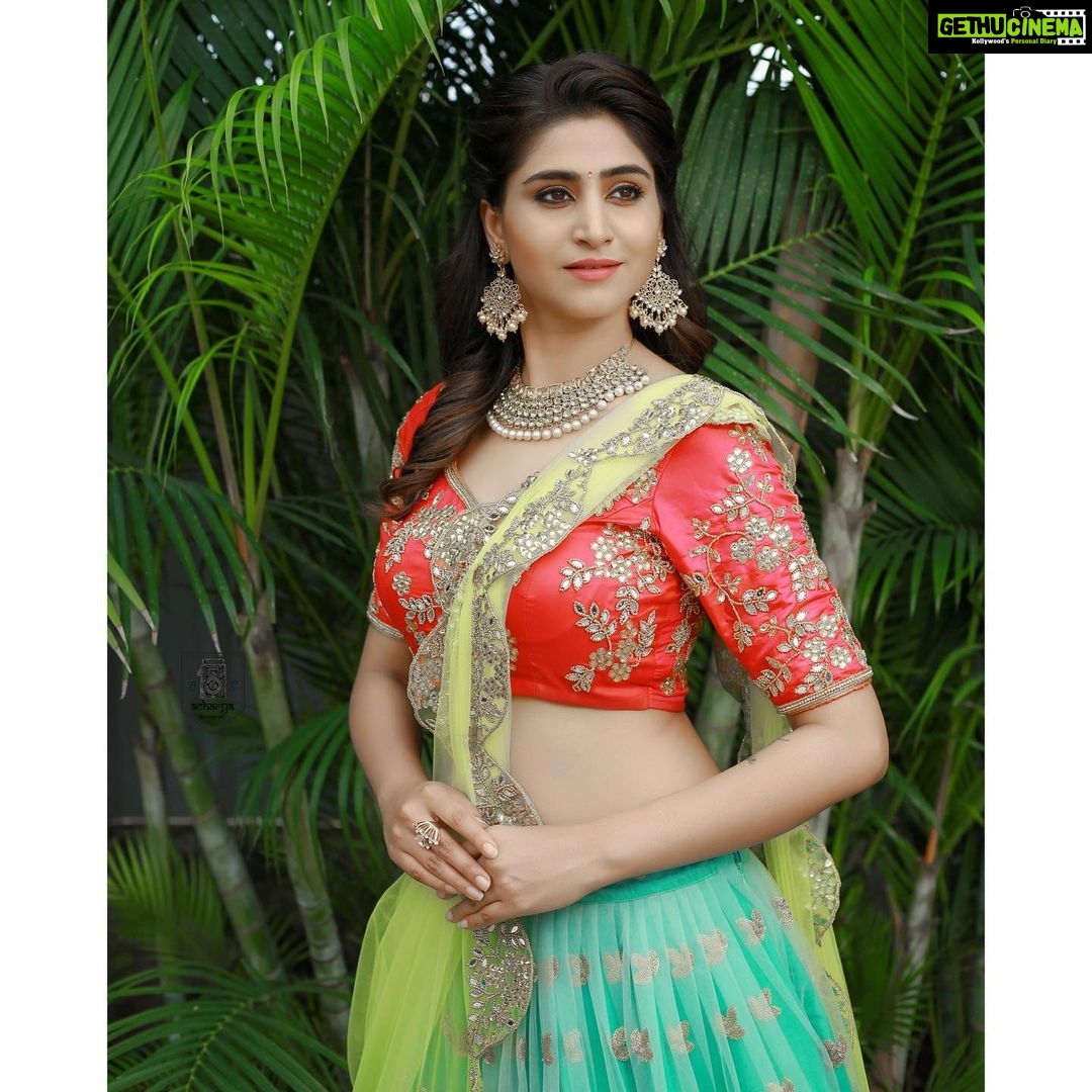 Varshini Sounderajan Instagram - Wishing you all a very happy Vinayaka chavithi.. Costume @firoz_design_studio Jewels @firoz_design_studio PC @acharya_photography Makeup @syam_bridal_makeu_art Hair @swethareddy.mandadi
