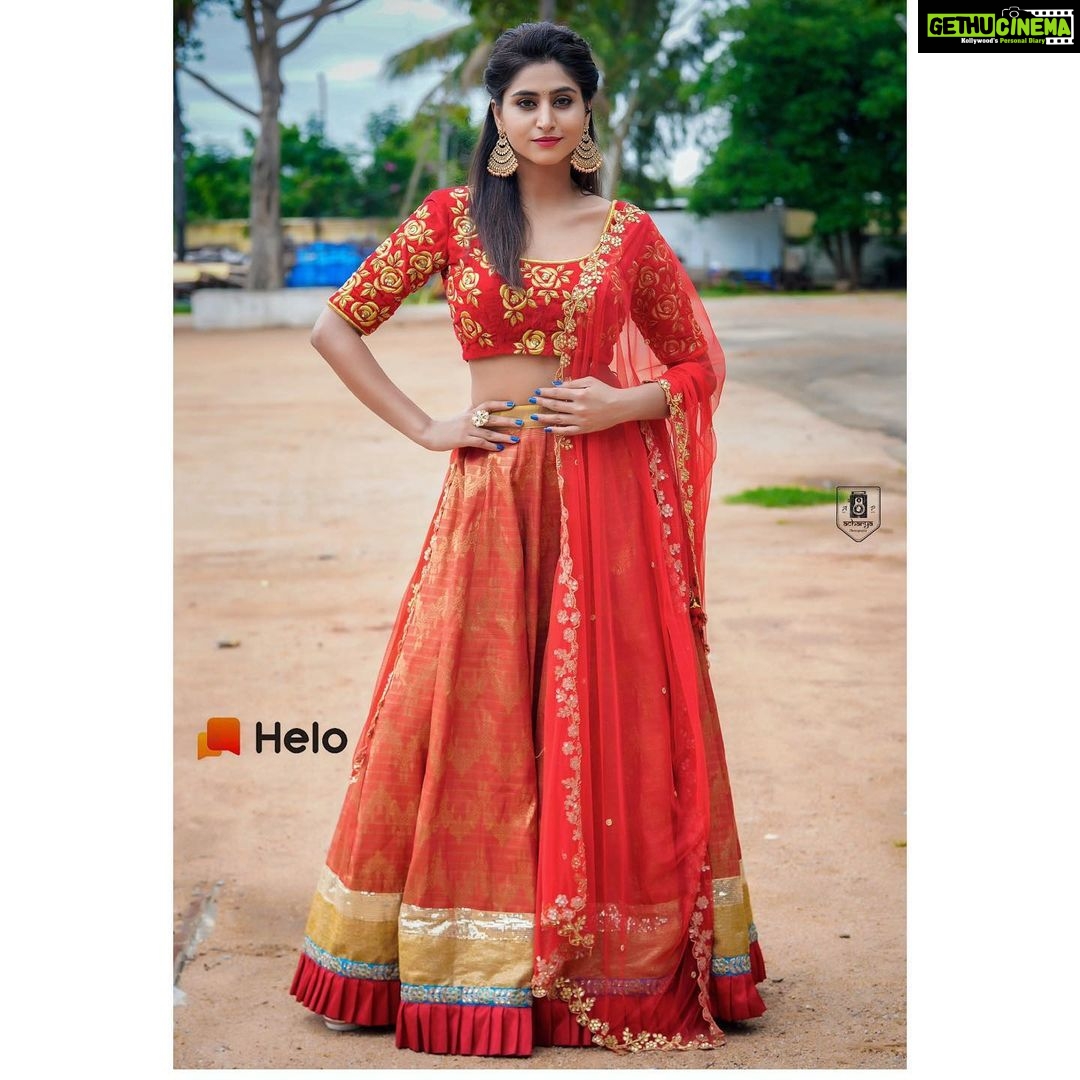 Varshini Sounderajan Instagram - For #patas2sarikothaga Vinayaka chavithi special episode Makeup @syam_bridal_makeu_art Hair @swethareddy.mandadi Costume @firoz_design_studio Jewels @firoz_design_studio PC @acharya_photography Follow on @helo_indiaofficial