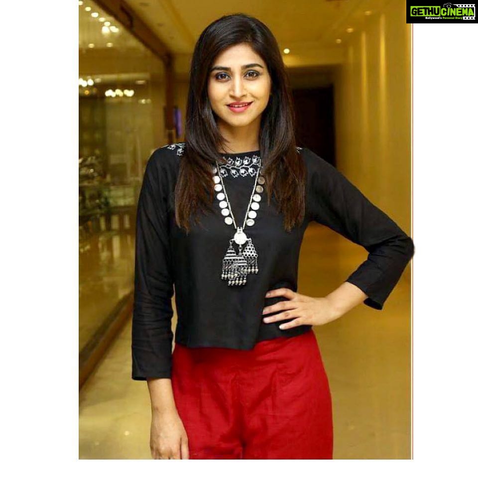 Varshini Sounderajan Instagram - For launch of “Style Bazaar” exhibition Jewels @petalsbyswathi