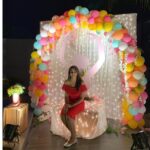Varshini Sounderajan Instagram - My best bday everrrrr!!!! Decors by @occasionsbysudhadatla...must say it’s amazing❤️ Wanna thank each n everyone for all the wishes. Thank you guys for making it memorable. @aniil_kalyan @harish_dhanunjayy @rajeevgolii @sudheeranandbayana @vishnupriyabhimeneni @dhiyuu @emraanartistry @soujanyasounderajan @rohan_bayana #ramya @vinay.parepalli Prism Pub