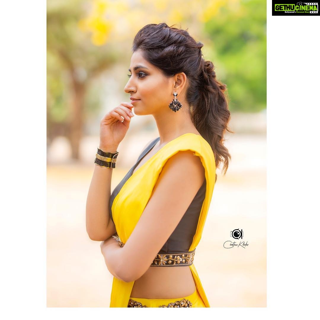 Varshini Sounderajan Instagram - Wishing you all a very happy Ugadi Tune into #etv now.. wearing @divya_varun_official for #sudheergadipelligola Styling @dhiyuu Makeup n hair @emraanartistry PC @chinthuu_klicks