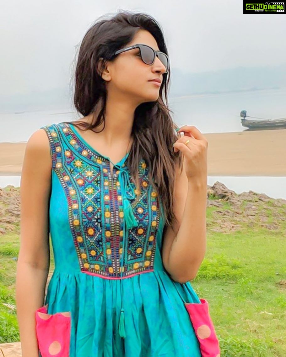 Varshini Sounderajan Instagram - Being happy never goes out of style. PC @anchorravi_offl thanks for the pic yooo..
