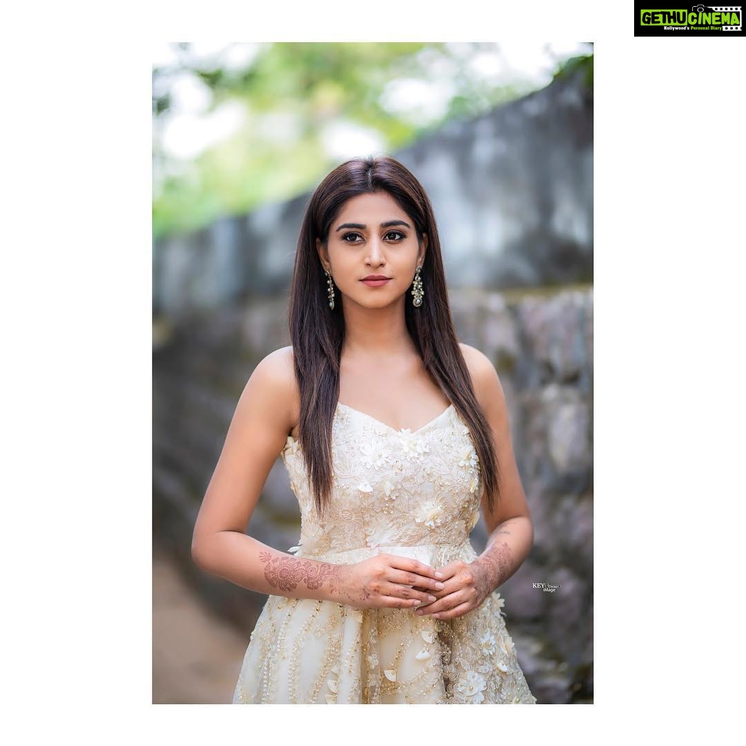 Varshini Sounderajan Instagram - Catch me on #Etv tonight 9:30pm for New Years special event. Wearing @divya_varun_official Makeup n hair @weddingmakeoverstudio PC @chinthuu1132