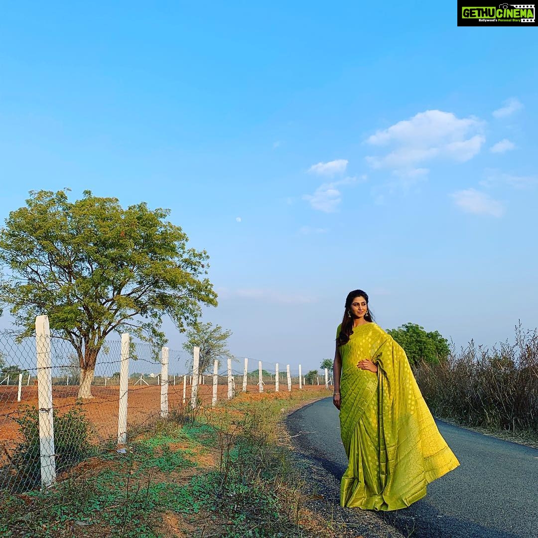 Varshini Sounderajan Instagram - Saree n the braid..perfect combo! from the sets of #pelligola3 PC @rajknalli