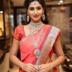 Varshini Sounderajan Instagram - Wishing you all a very happy Dussehra. Accessories @manepally_jewellers