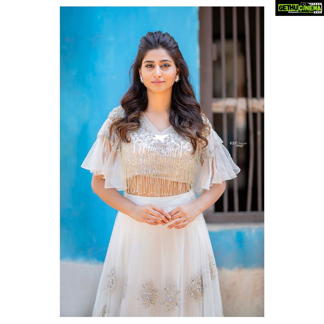 Varshini Sounderajan Instagram - Do watch #povepora today #etvplus for the grand celebrations of 75th episode. Costume @justlikethatbyanju PC @chinthuu1132