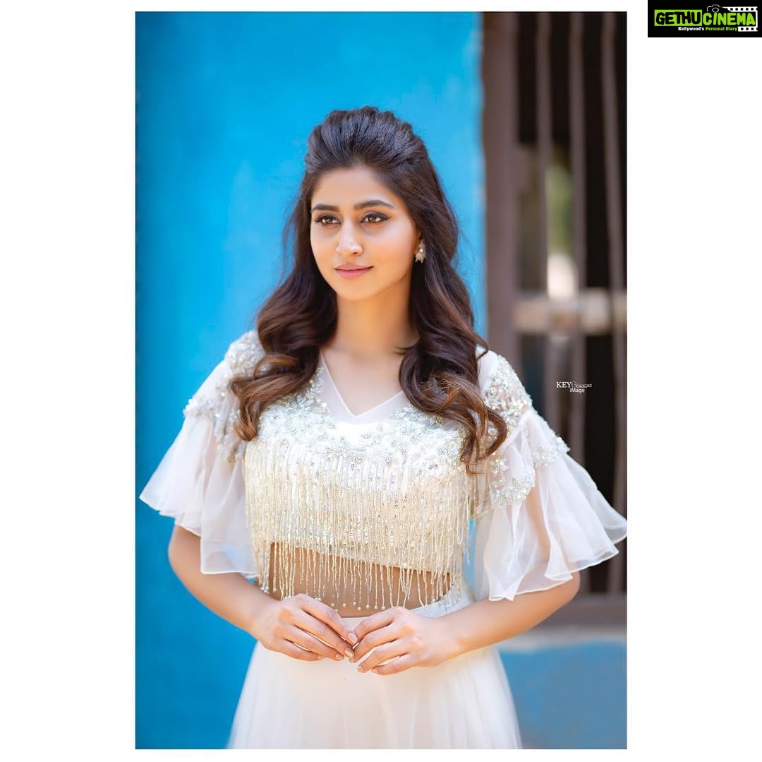 Varshini Sounderajan Instagram - Do watch #povepora today #etvplus for the grand celebrations of 75th episode. Costume @justlikethatbyanju PC @chinthuu1132