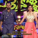 Varshini Sounderajan Instagram - Superrr excited💃...therz lots of fun, dance n skits which we really enjoyed n m eagerly waiting for the show to telecast also it was pleasure having mom on this show. Thanks #mallemala for the surprise😘 Tune into #etv 18th @9AM #dusseraspecial #sarrinolu