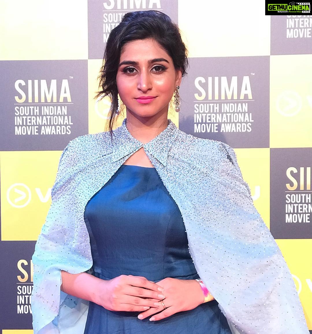 Varshini Sounderajan Instagram - SIIMA-Day 1 Wearing Organza gown with embroidered cape Costume n styling @designerkavitaagarwal Makeup @nehaashah21 Hair @sabasmua @kkathirravan thanks yoooo for the pics.. you saved me🙏..karthi😉 Bollywood Parks Dubai