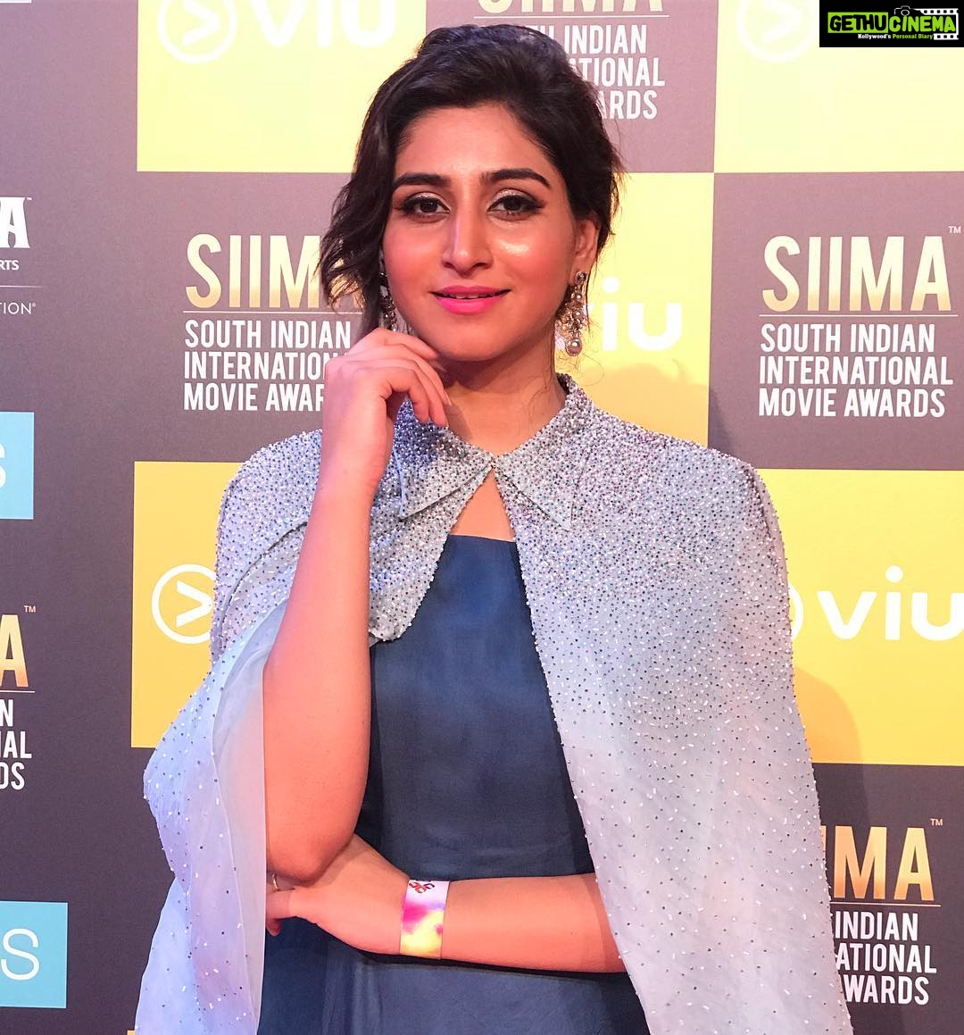 Varshini Sounderajan Instagram - SIIMA-Day 1 Wearing Organza gown with embroidered cape Costume n styling @designerkavitaagarwal Makeup @nehaashah21 Hair @sabasmua @kkathirravan thanks yoooo for the pics.. you saved me🙏..karthi😉 Bollywood Parks Dubai