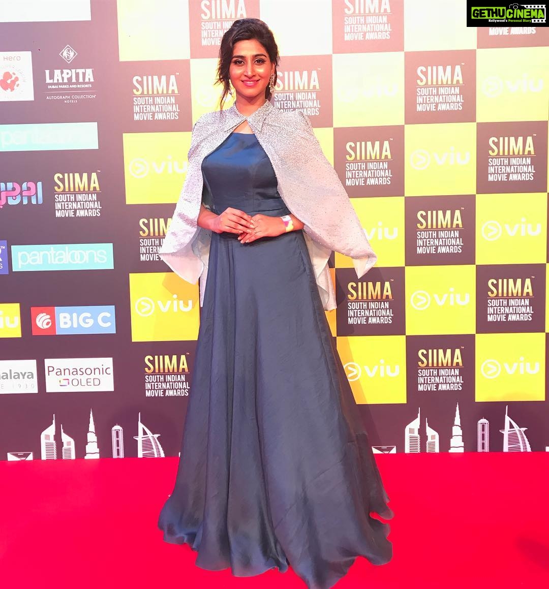 Varshini Sounderajan Instagram - SIIMA-Day 1 Wearing Organza gown with embroidered cape Costume n styling @designerkavitaagarwal Makeup @nehaashah21 Hair @sabasmua @kkathirravan thanks yoooo for the pics.. you saved me🙏..karthi😉 Bollywood Parks Dubai