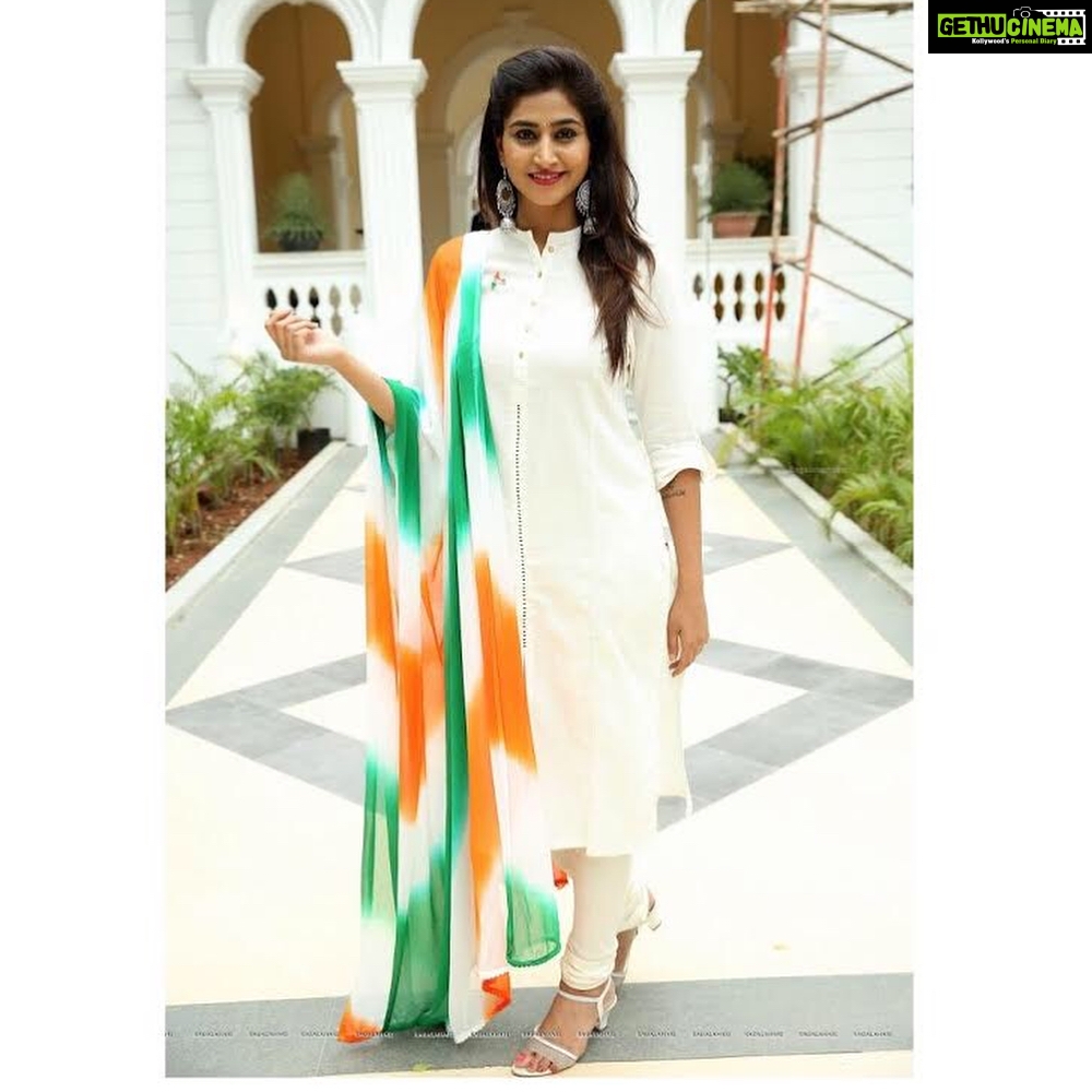 Varshini Sounderajan Instagram - 🇮🇳Happy Independence Day🇮🇳 Earrings @ananthajewels