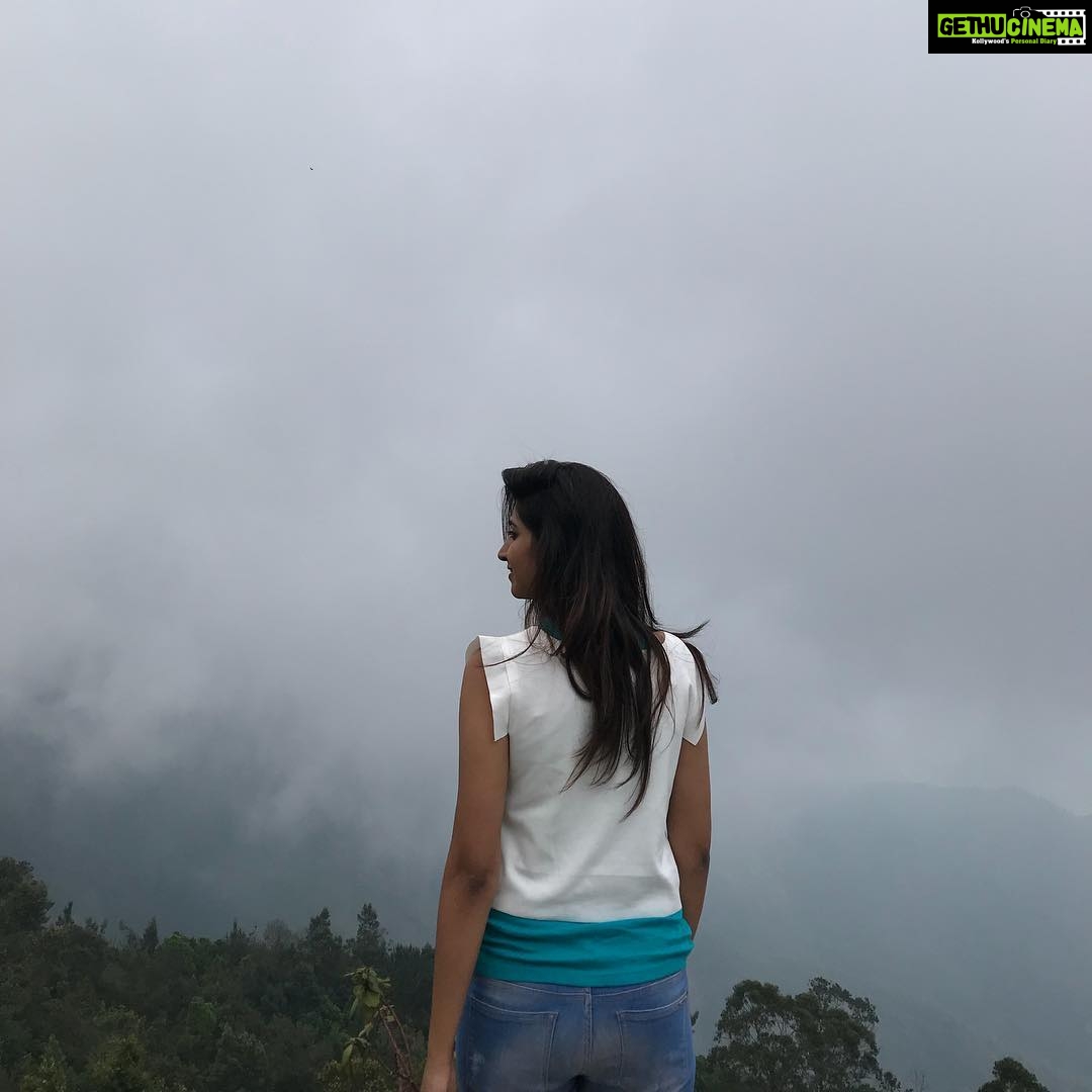 Varshini Sounderajan Instagram - All about #mountains #clouds #trees.