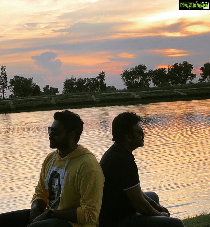 Varun Tej Instagram - Clicked while hanging with the super chilled @venkateshdaggubati sir! #f2#shoot#throwback#bangkok