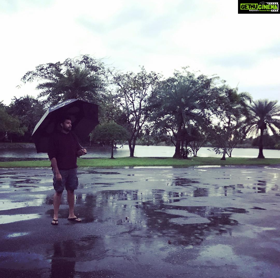 Varun Tej Instagram - Love the rain..but not when we have to stop shoot! 😒 #f2#shootlife#bangkok