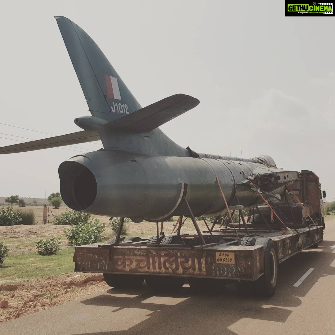 Varun Tej Instagram - #jaisalmer#easy#transportation #border#army#aviation Jodhpur-Jaisalmer highway