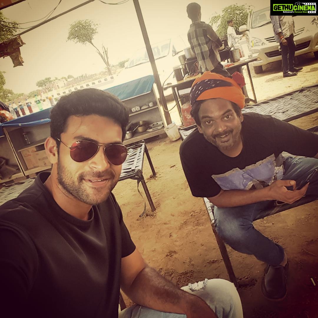 Varun Tej Instagram - Enroute khejarla to jaisalmer with puri garu in his rajasthani avatar..#shoot#loafer#drive Jodhpur-Jaisalmer highway