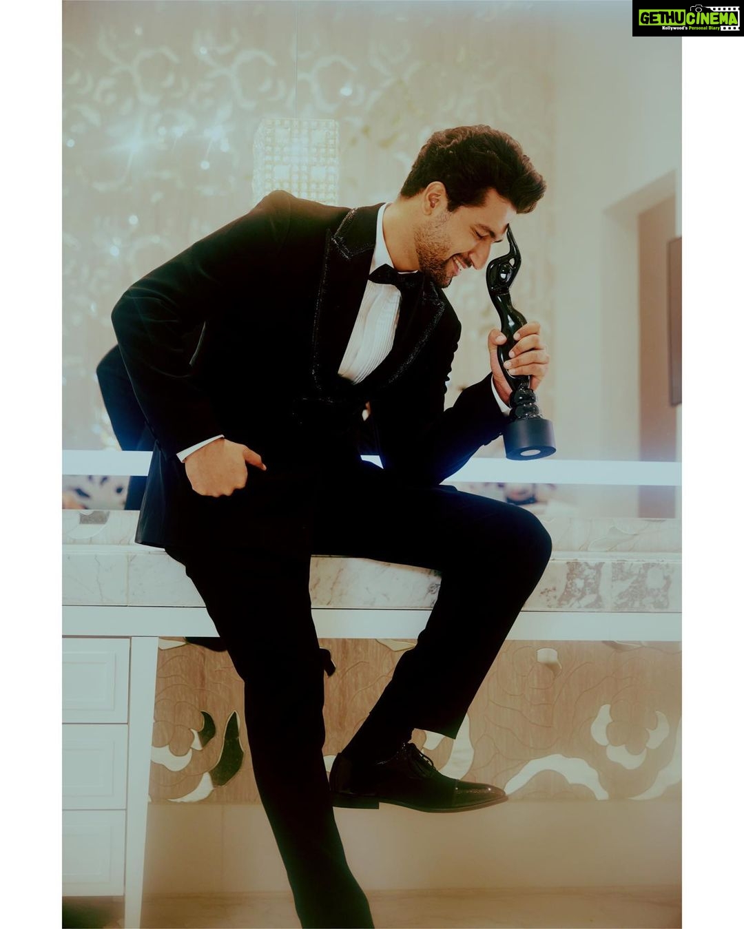 Vicky Kaushal Instagram - #SardarUdham @filmfare 🏆✨