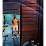 Vicky Kaushal Instagram - Got 99 problems but the bench ain’t one.
